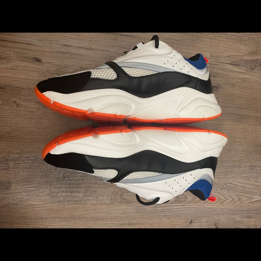 Dior Sneaker - Picture 2 of 5